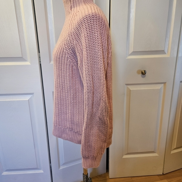 GAP pink turtleneck sweater size M. - Picture 3 of 7